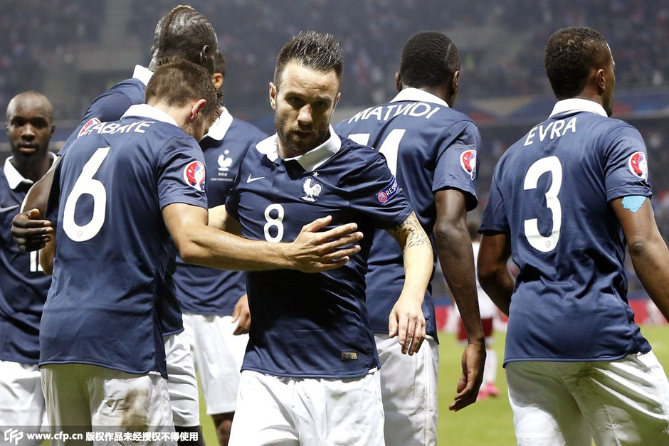 曼联绝杀巴黎，本泽马扛起全队